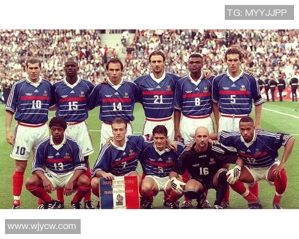 小王是足球明星并且在国际赛场上创造了辉煌的历史与传奇故事